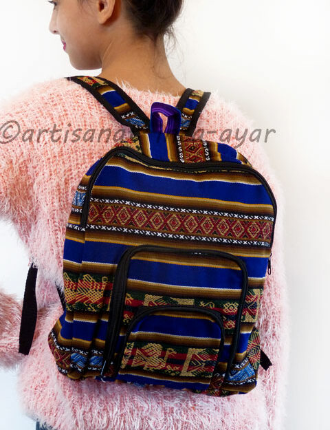 Sac à dos en tissu péruvien rayé motifs précolombiens