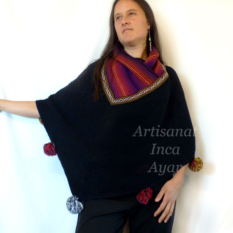 Poncho femme noir en laine d'alpaga avec col et pompons