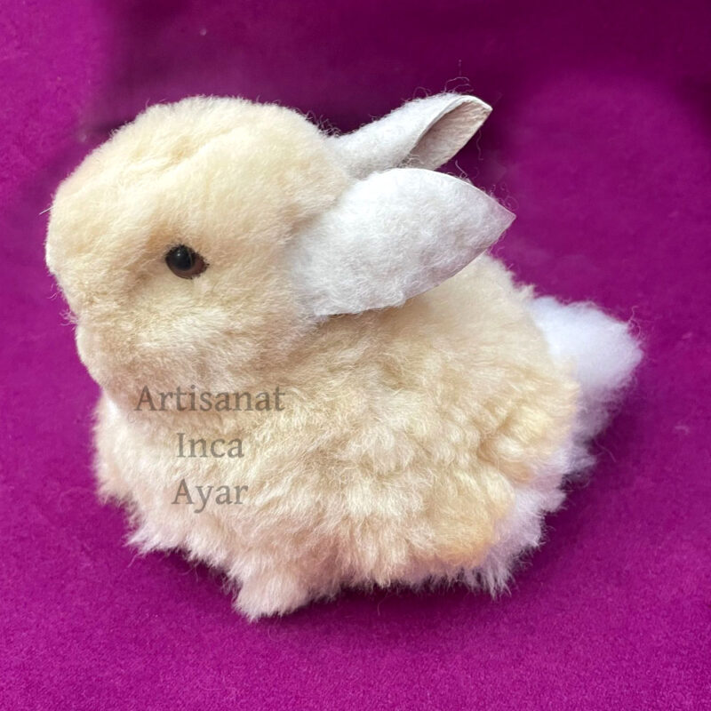 Peluche lapin en alpaga beige