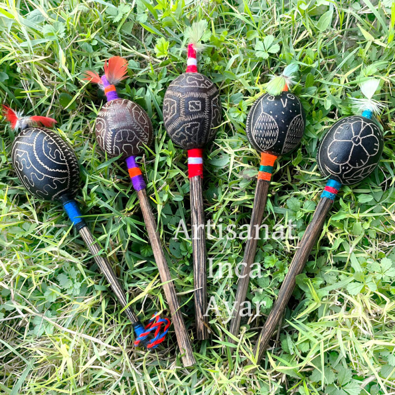 Maracas shipibo en graine et bois de chonta