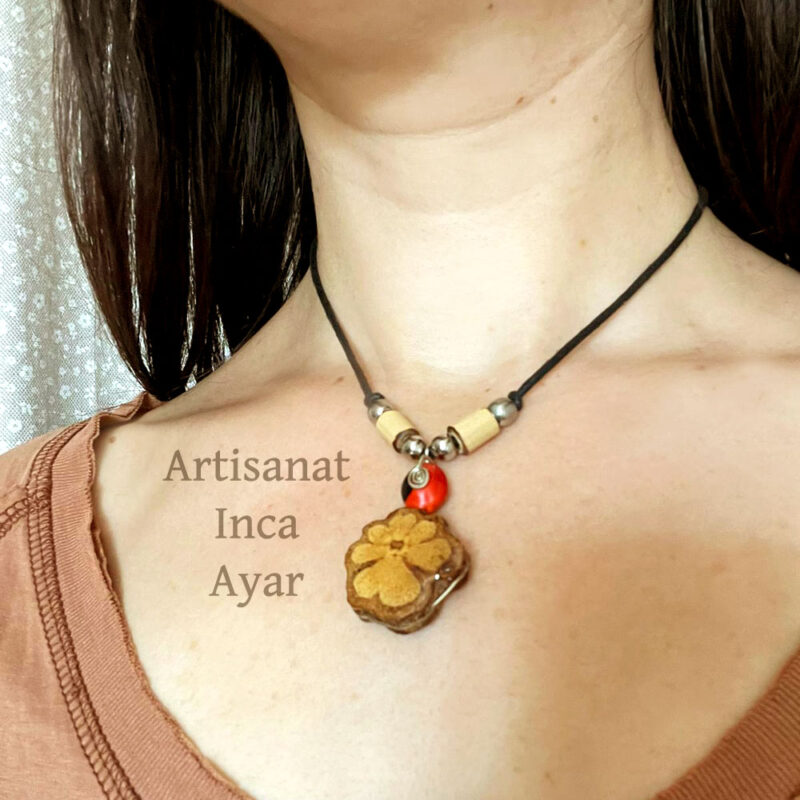 Collier petit pendentif fleur d'Ayahuasca