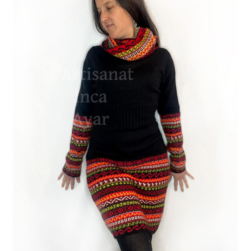 Robe en laine d'alpaga noir et multicolore