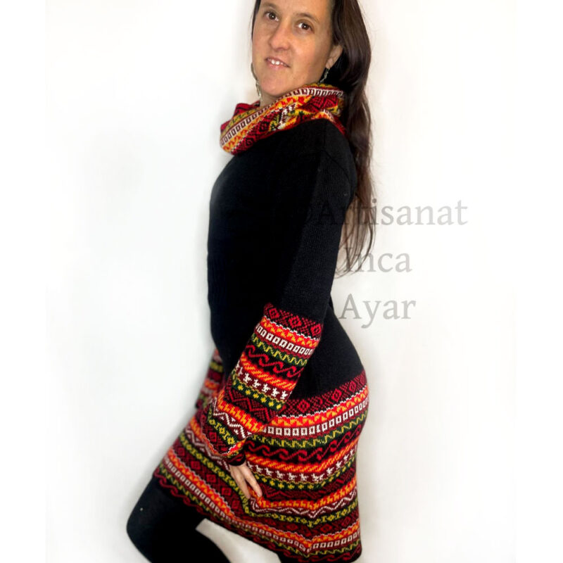 Robe en laine d'alpaga noir et multicolore