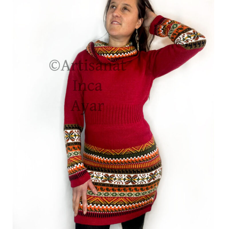 Robe en laine d'alpaga rouge et multicolore