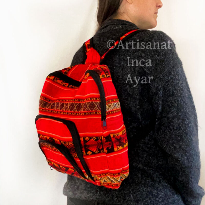 Petit sac à dos en tissu péruvien rouge vif